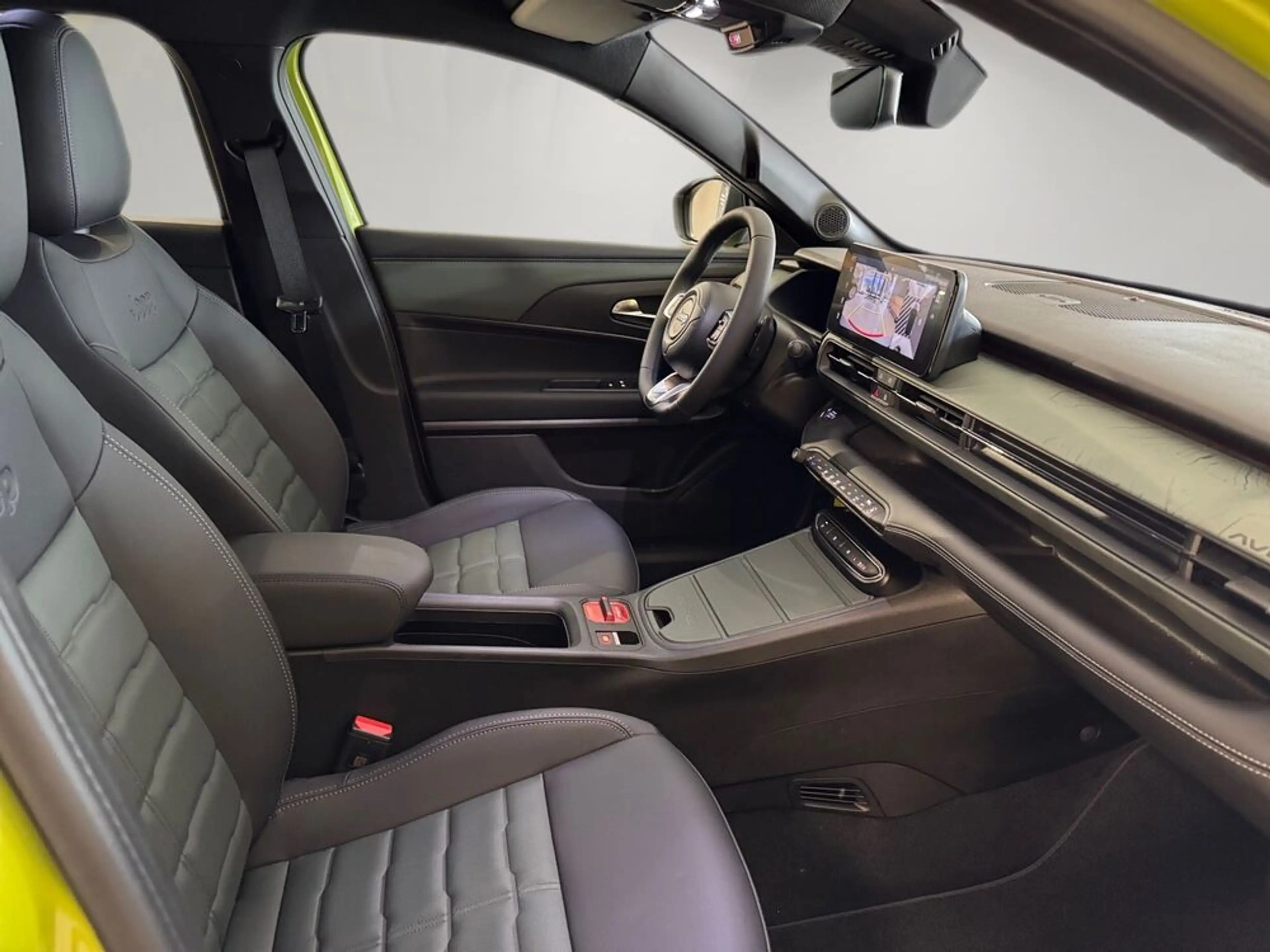Jeep Avenger Overland Mild-Hybrid 4xe — photo 13