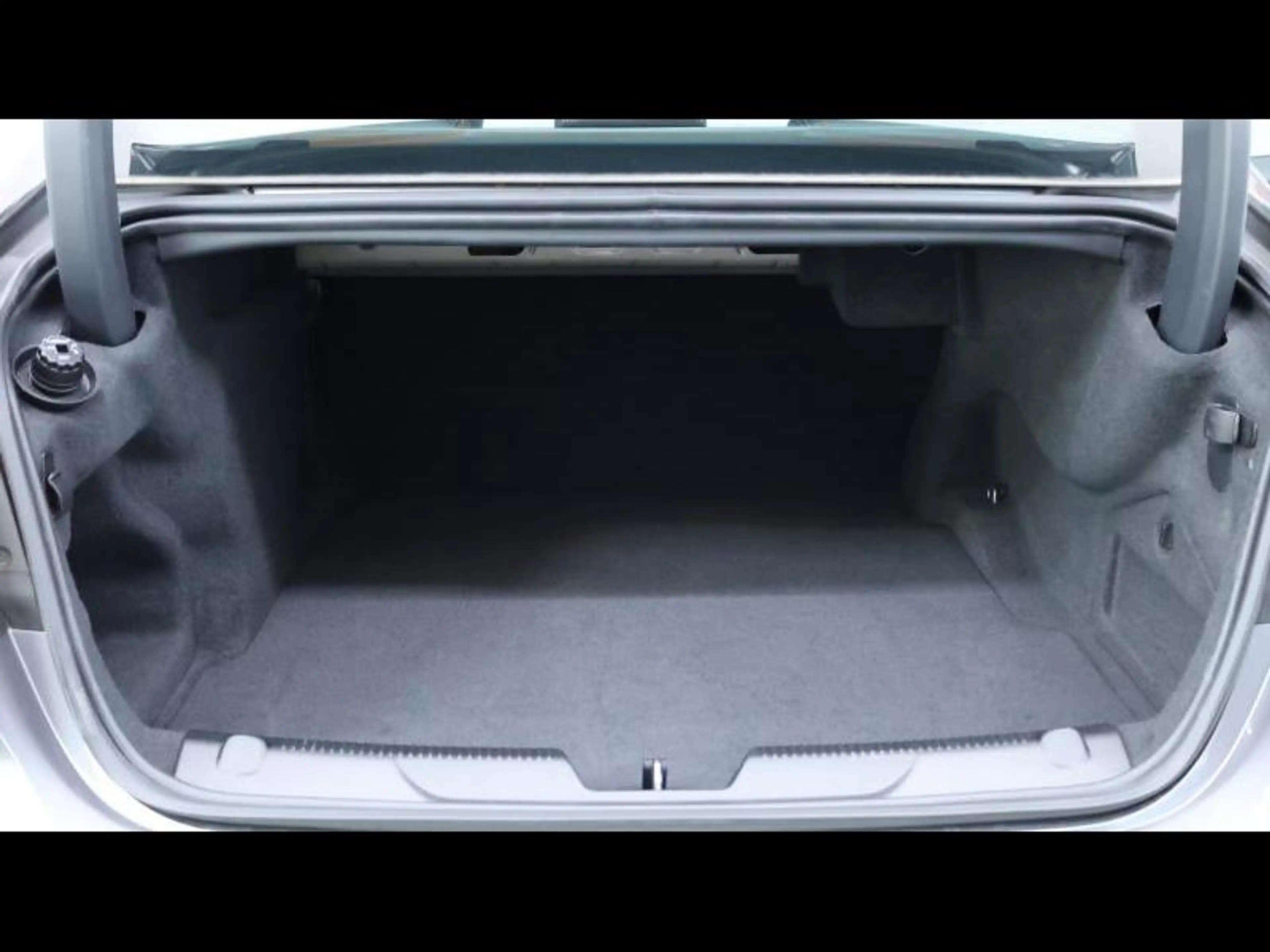 Jaguar XE D200 R-Dynamic S RWD Auto — photo 6