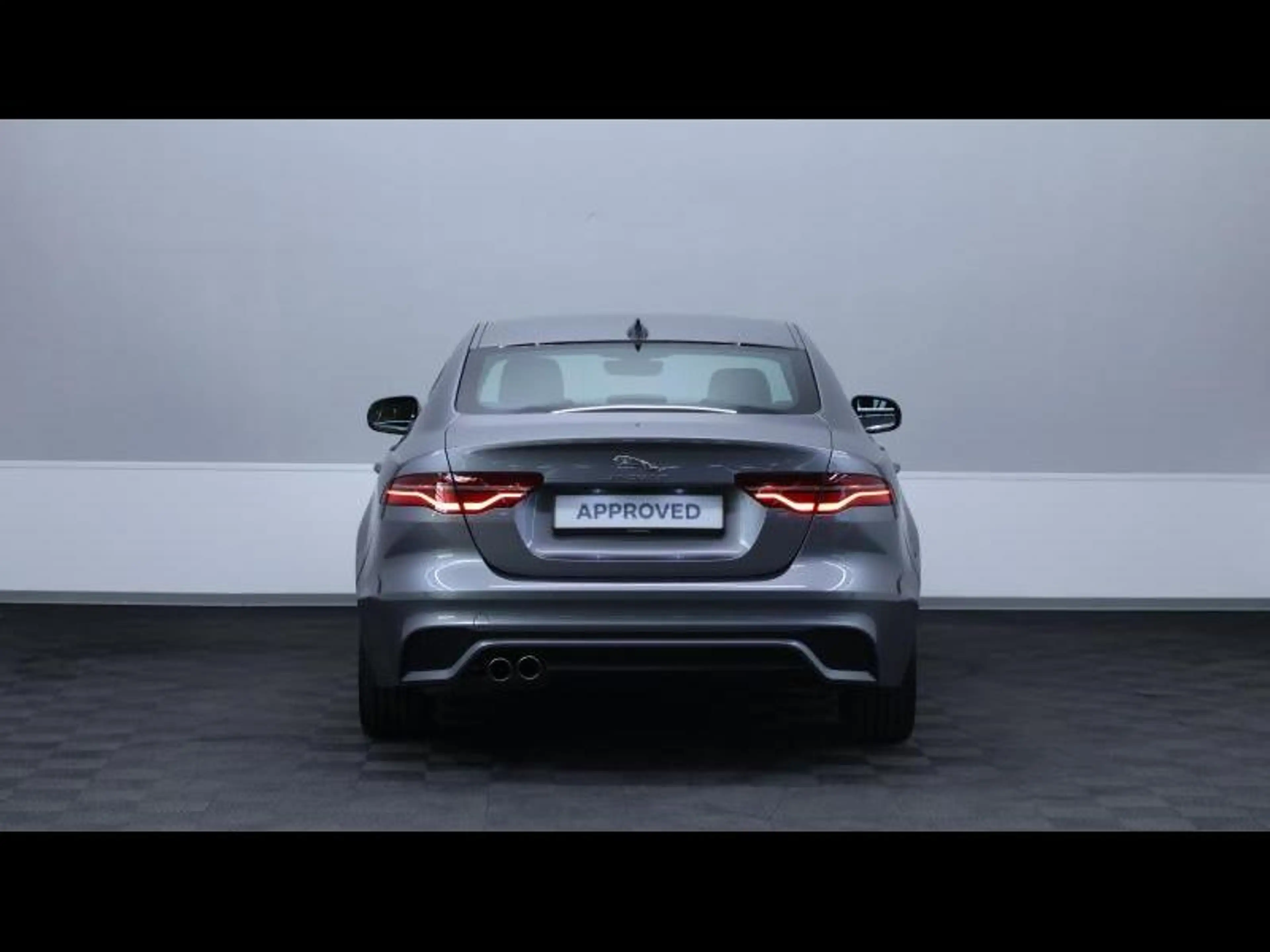 Jaguar XE D200 R-Dynamic S RWD Auto — photo 5