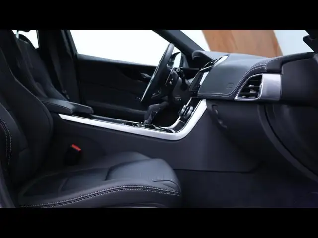 Jaguar Xe view 10