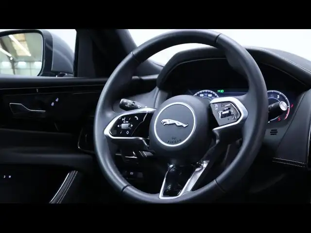 Jaguar Xe view 13