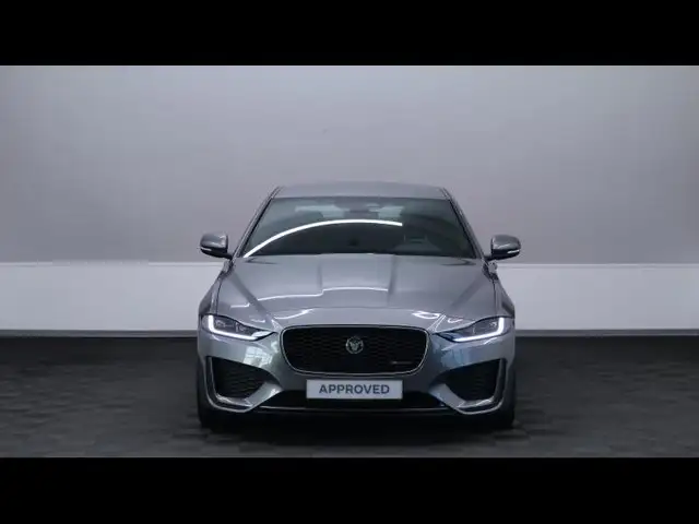 Jaguar Xe view 2