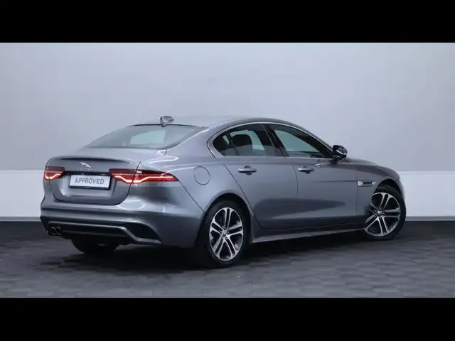 Jaguar Xe view 4