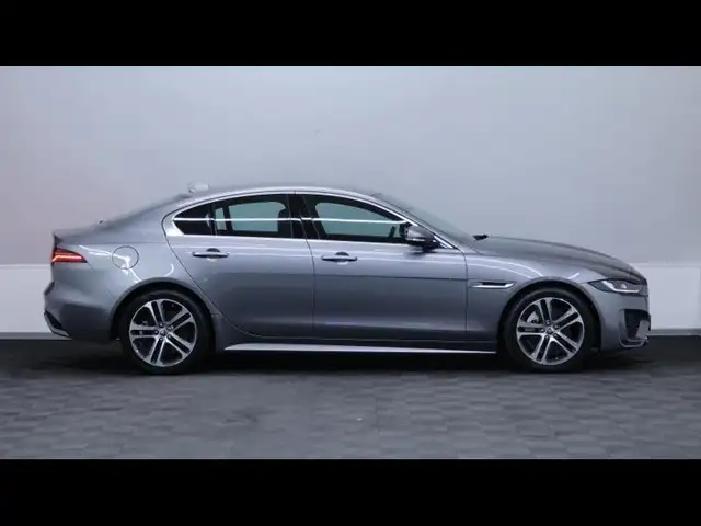 Jaguar Xe view 3