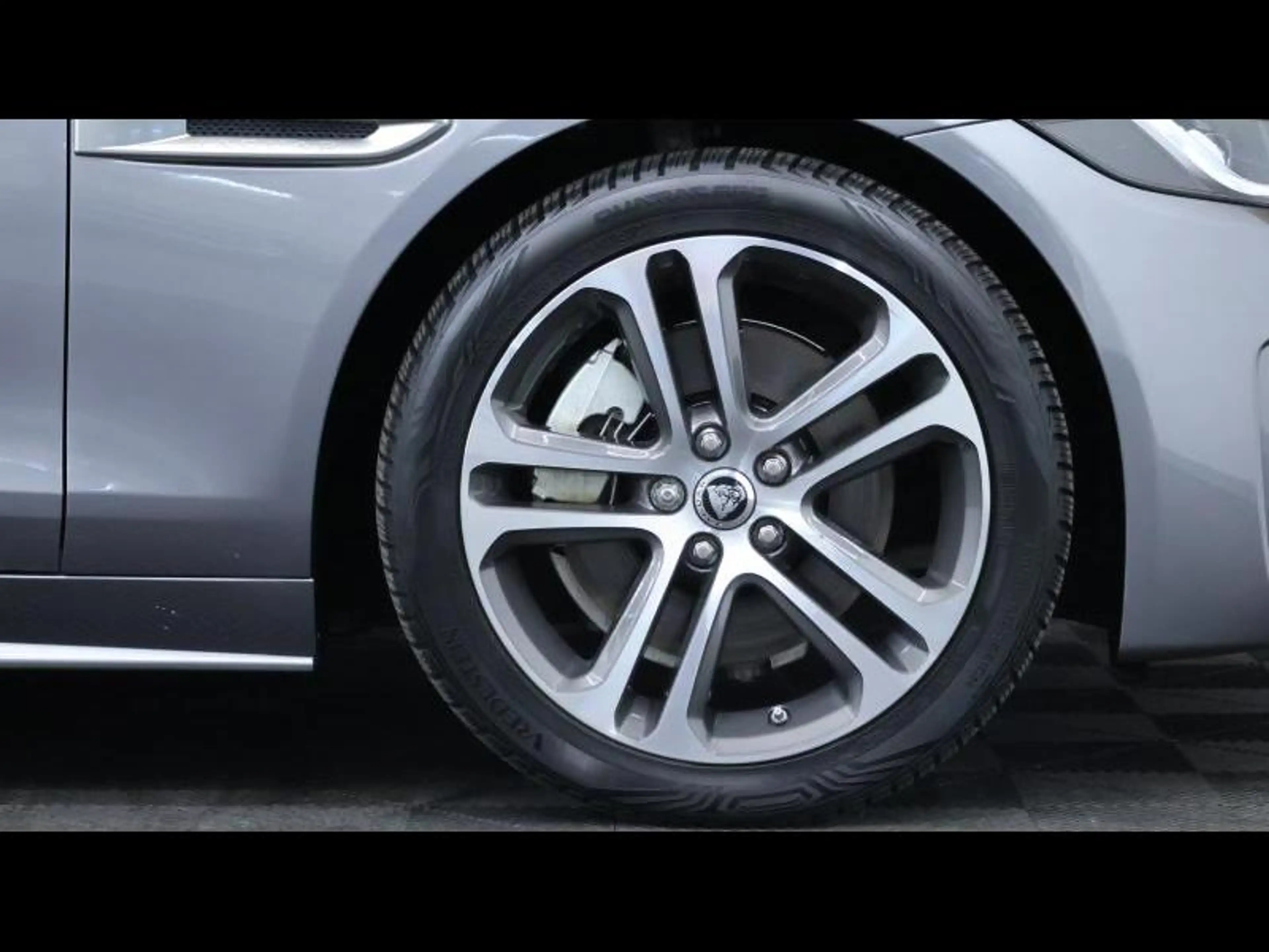 Jaguar XE D200 R-Dynamic S RWD Auto — photo 7