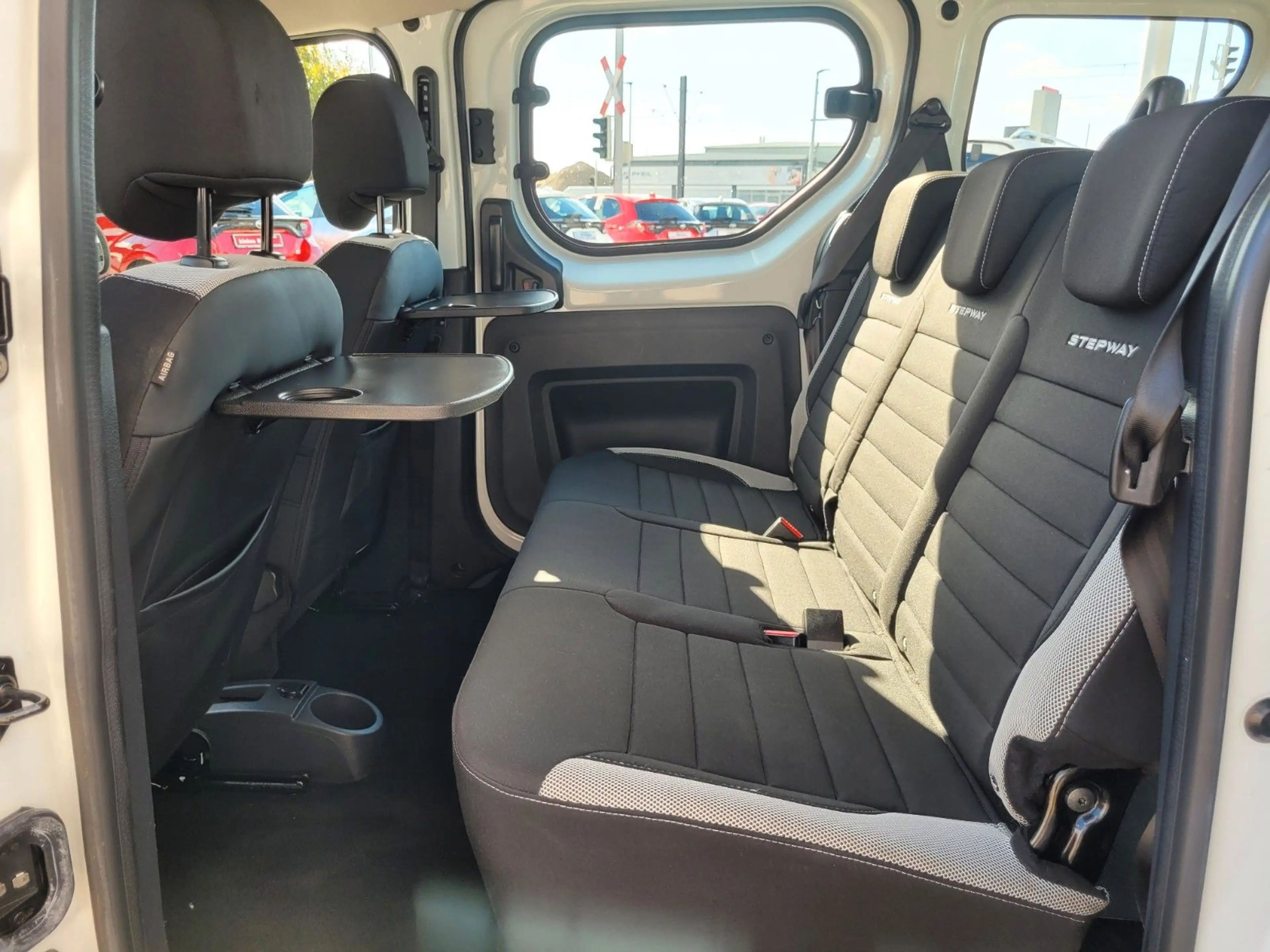 Dacia Dokker Stepway Plus Turbo*SHZ,Kamera,Navi* — photo 13