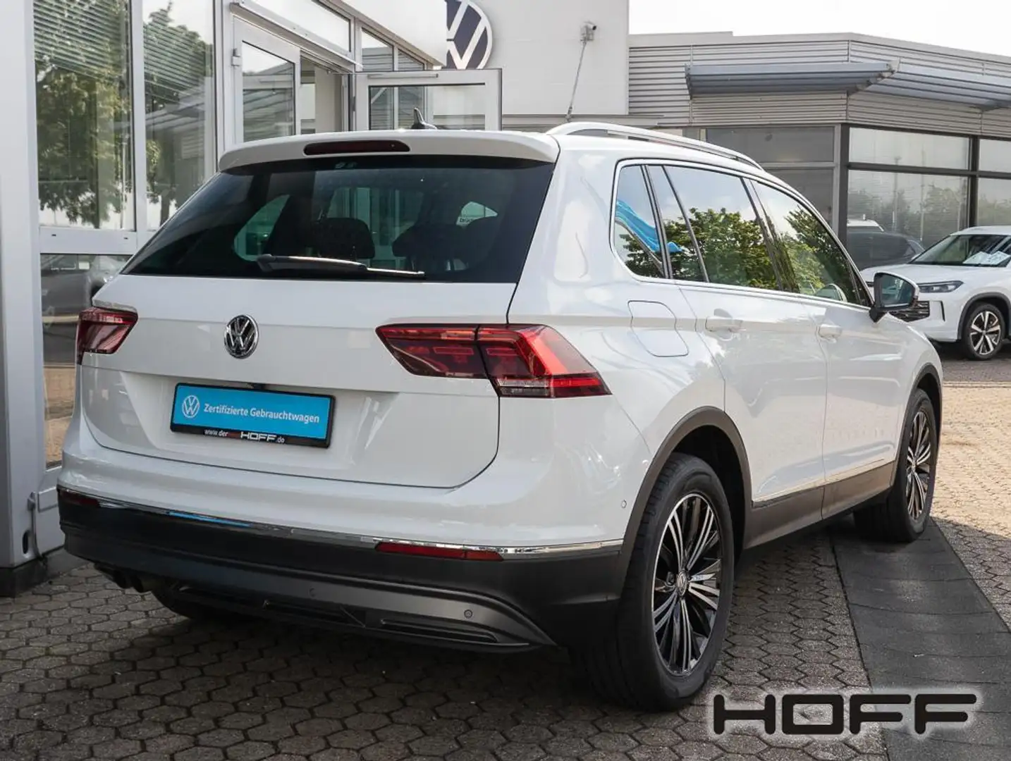 Volkswagen Tiguan 1.5 TSI DSG Highline AHK Pano Kamera Navi LED Weiß - 2