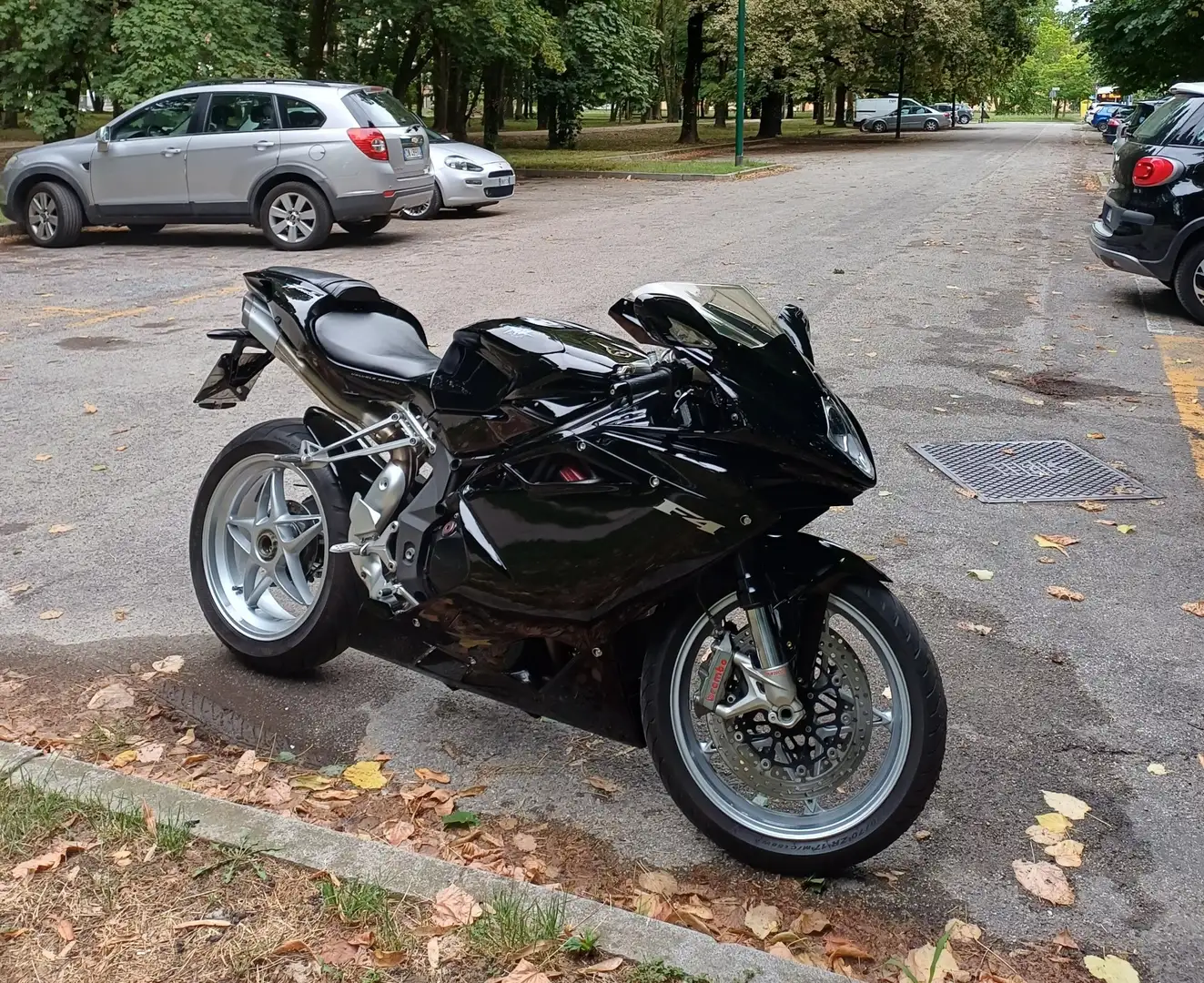 MV Agusta F4 1000 1+1 MV Agusta F4 1000r 2010 186cv
carbonio parti Noir - 2