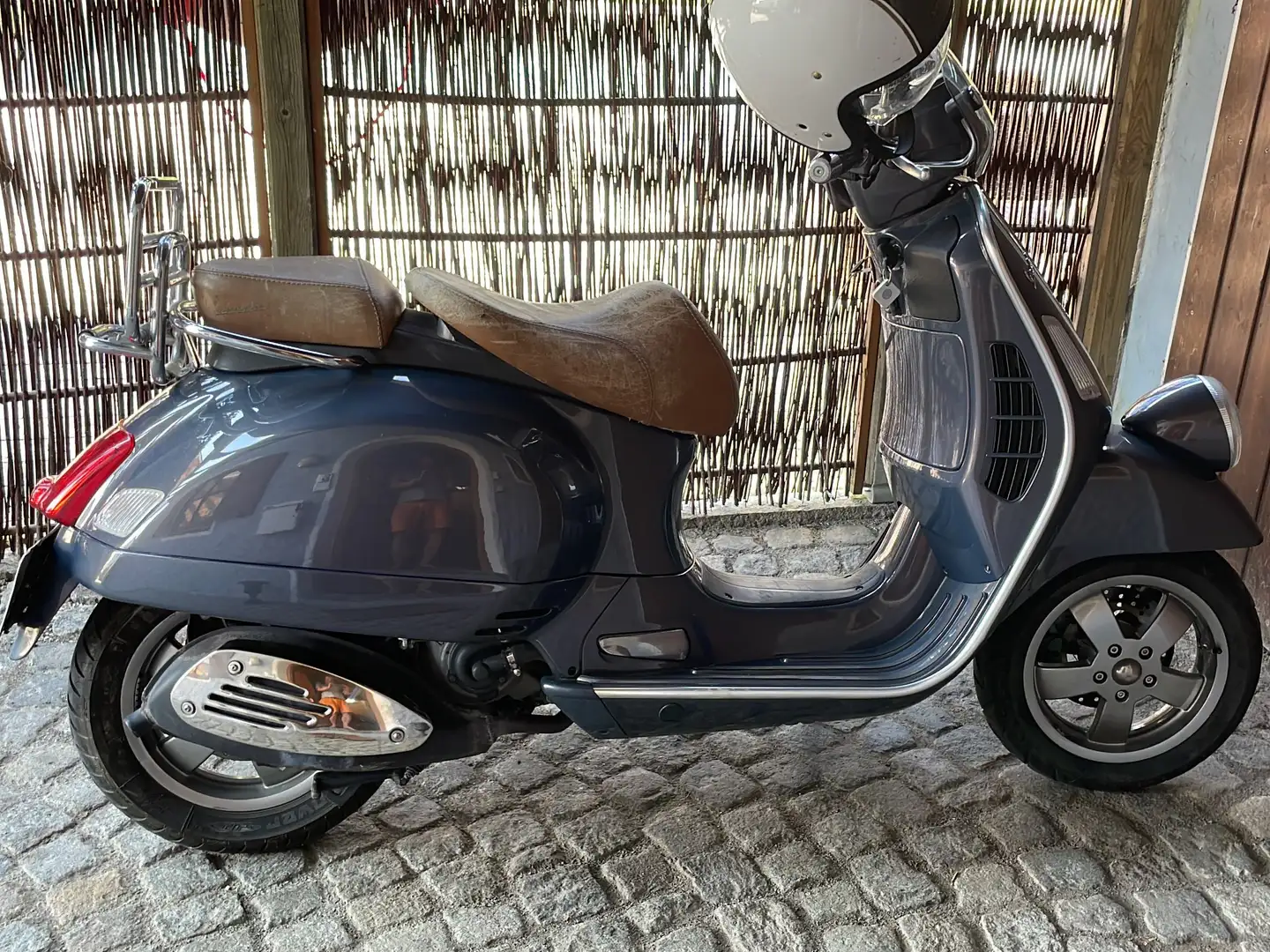 Vespa GTV 125 Jubiläumsmodell Grau - 1