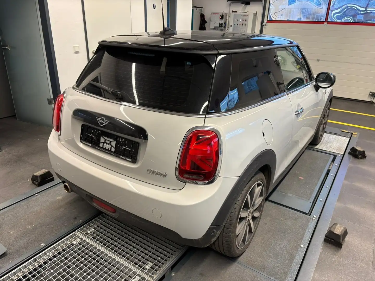 MINI Cooper 1.5 Aut. Chili/PANO-DACH/KAMERA/SHZ/NAVI/ Silber - 2