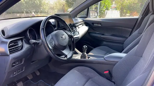 Toyota C-HR view 8