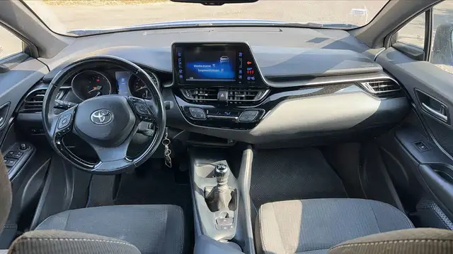 Toyota C-HR view 11