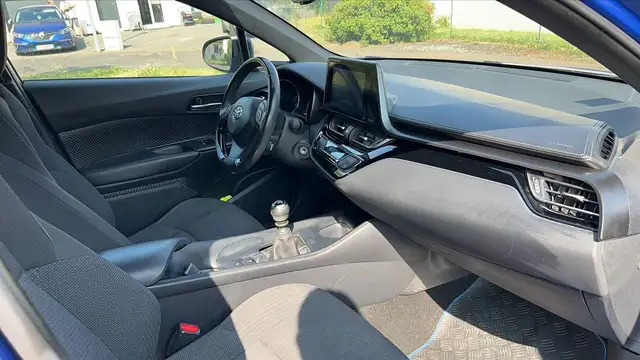 Toyota C-HR view 10