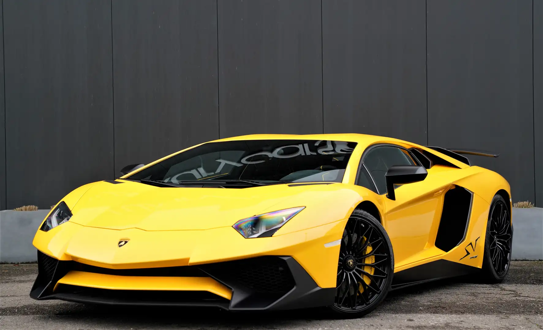 Lamborghini Aventador SV Coupé *VERKOCHT/SOLD/VENDU* Gelb - 2