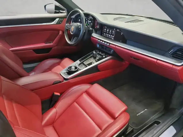 Porsche 911 view 6