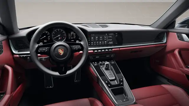 Porsche 911 view 5