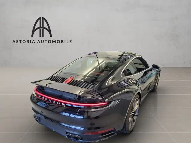 Porsche 911 view 13