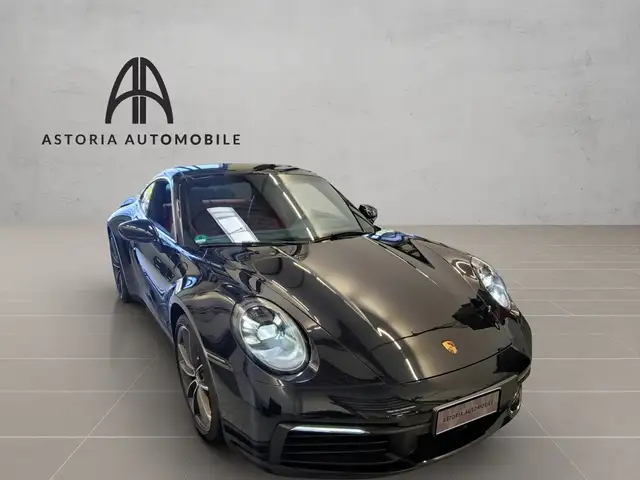 Porsche 911 view 7