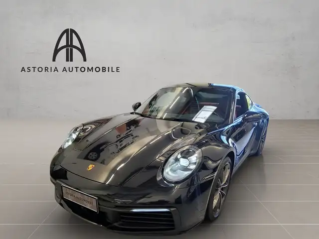 Porsche 911 view 9