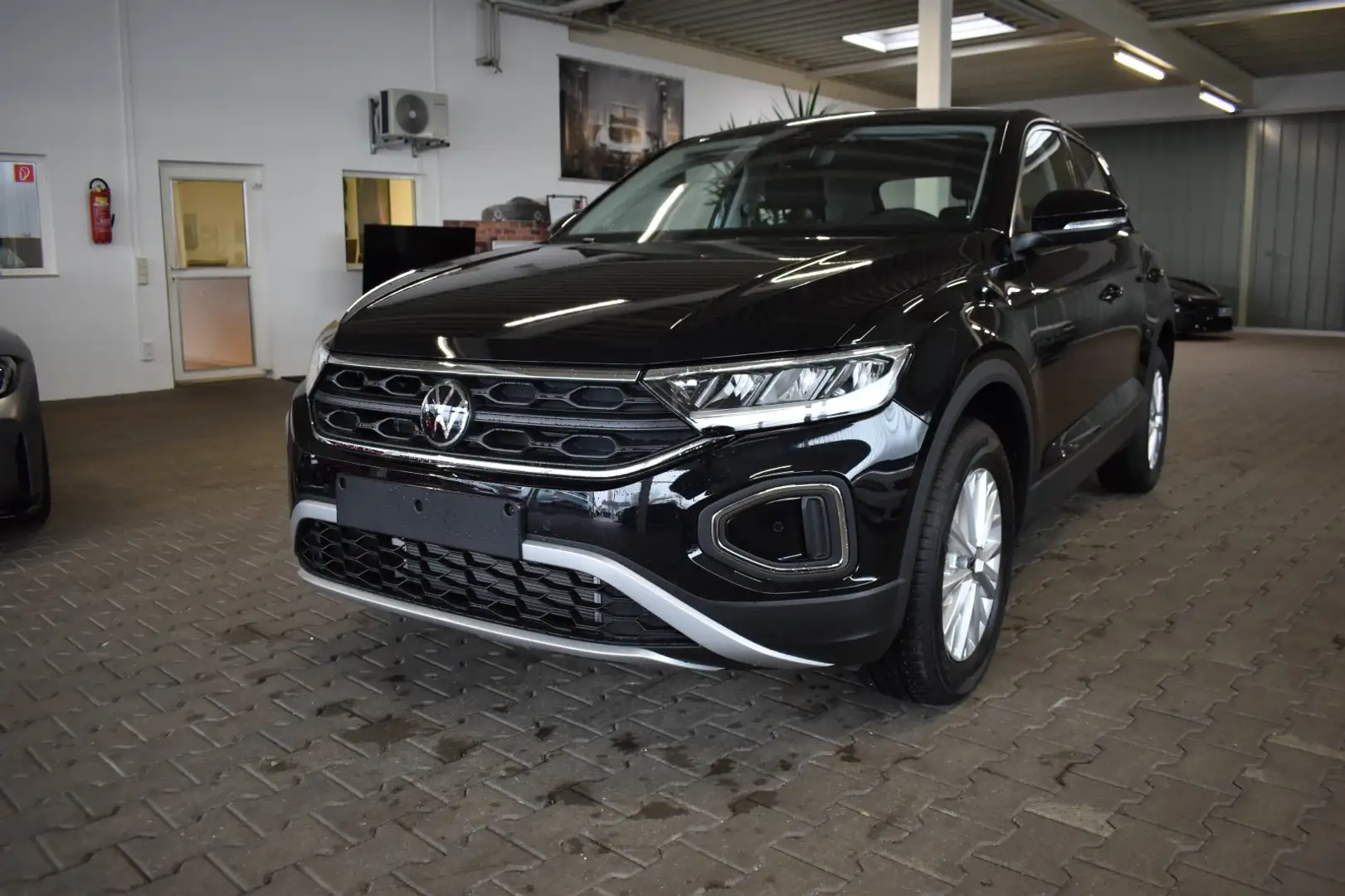 Volkswagen T-Roc 1.0 TSI APP PDC Sitzhzg LM-Felgen Zwart - 1