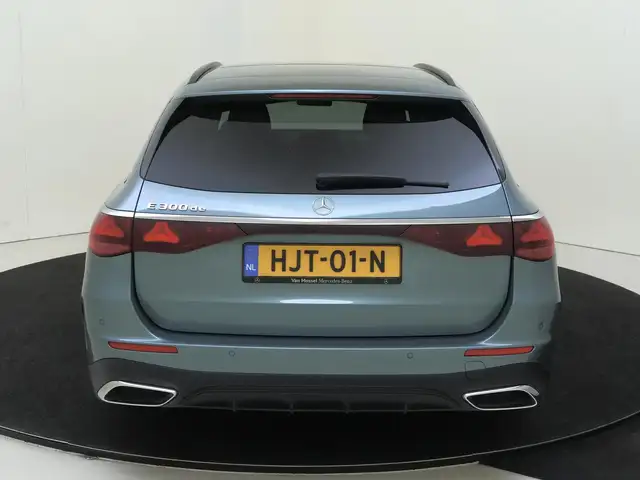 Mercedes-Benz E-Class view 7