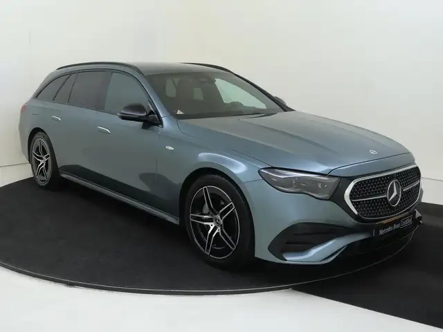 Mercedes-Benz E-Class view 2
