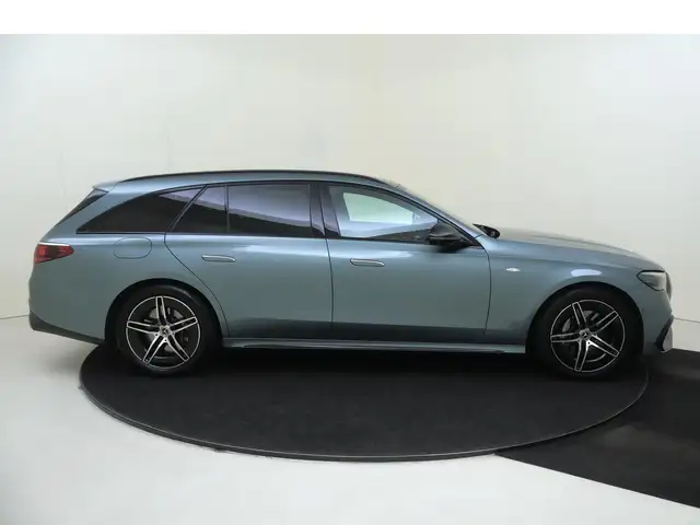 Mercedes-Benz E-Class view 9