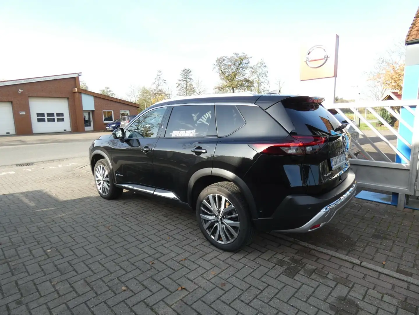 Nissan X-Trail e-Power e-4orce Tekna / 213 PS Schwarz - 2