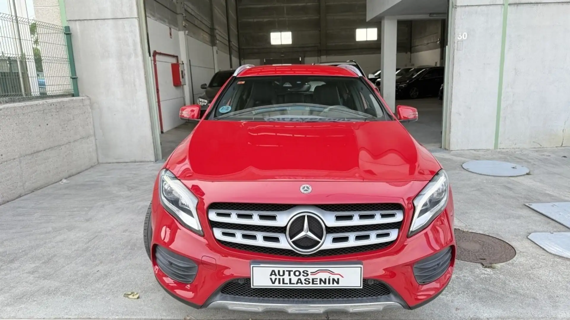 Mercedes-Benz GLA 180 7G-DCT - 2