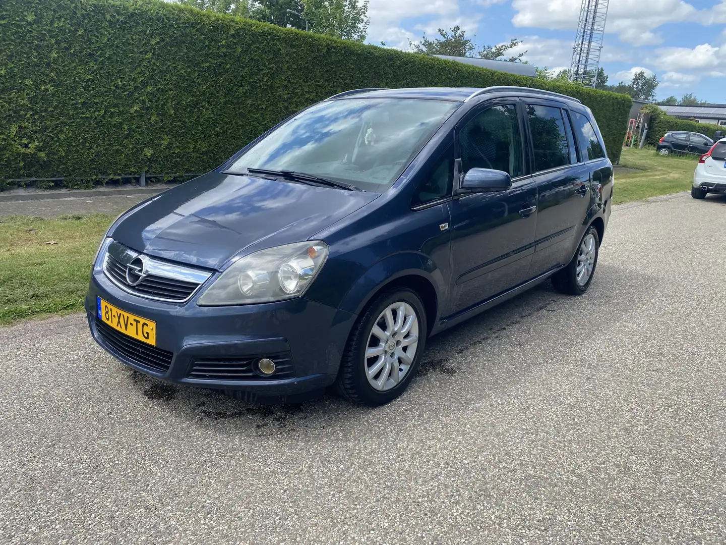 Opel Zafira 1.8 Executive airco 7 persoons Nieuwe Apk . Grau - 1