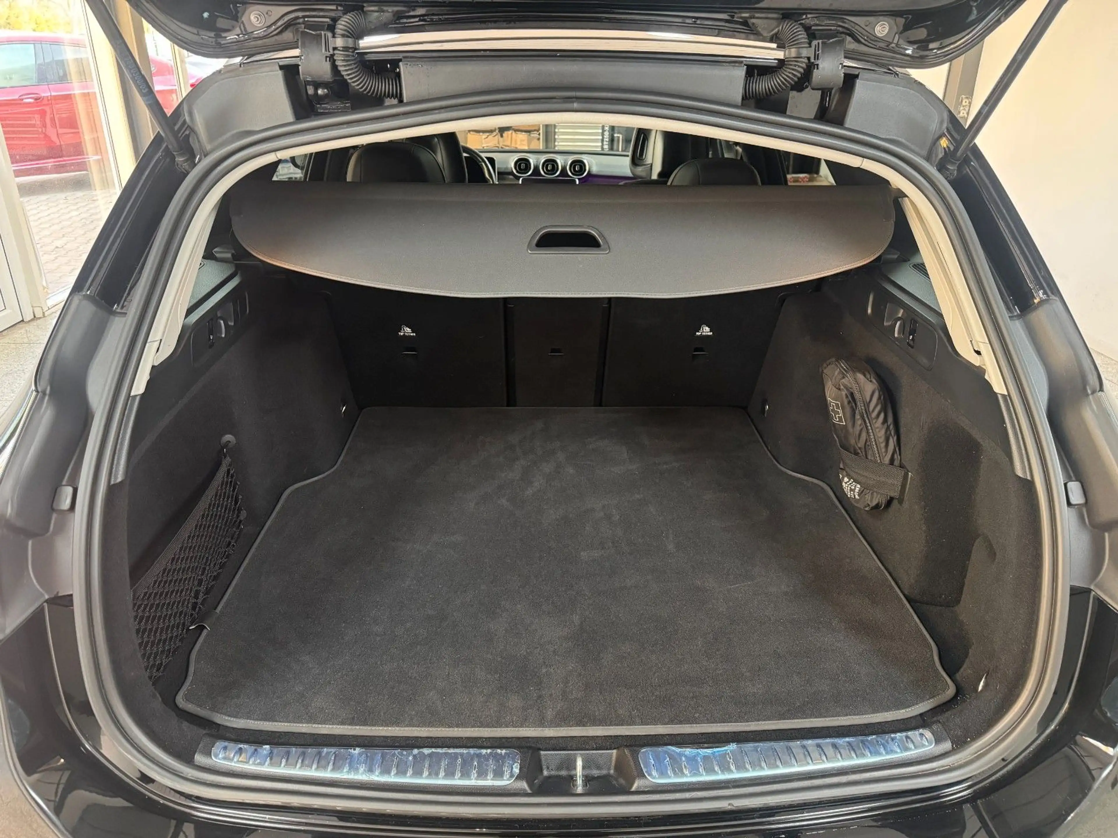 Mercedes-Benz C 200 T 4Matic *AMG*PANO*MBUX*AHK — photo 18
