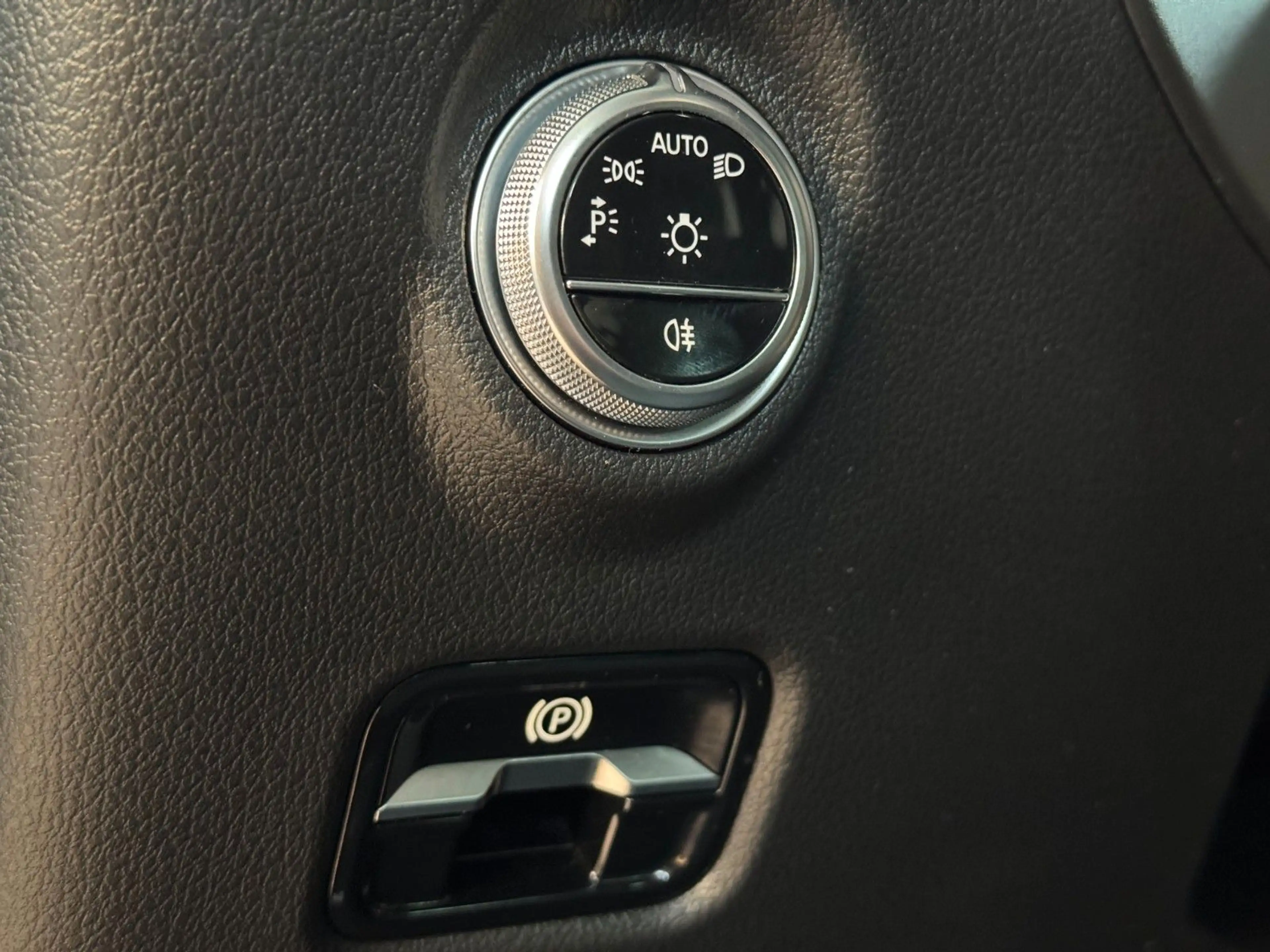 Mercedes-Benz C 200 T 4Matic *AMG*PANO*MBUX*AHK — photo 35