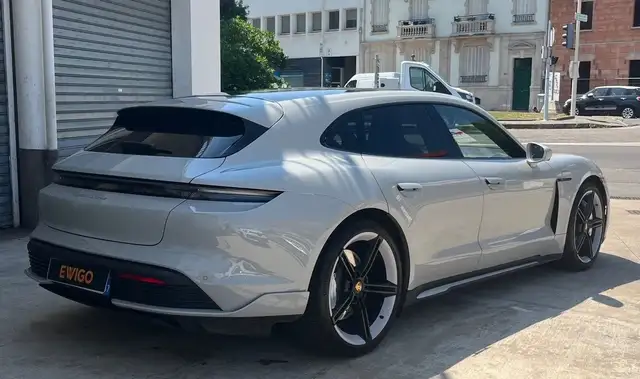 Porsche Taycan view 22