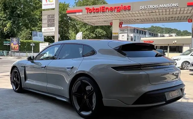 Porsche Taycan view 24