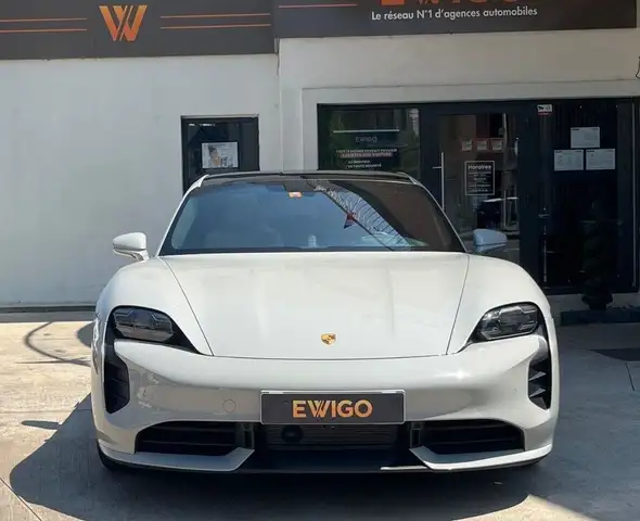 Porsche Taycan view 26