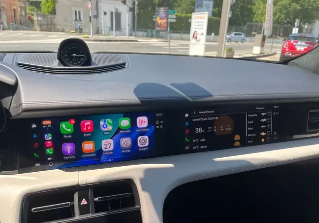 Porsche Taycan view 8
