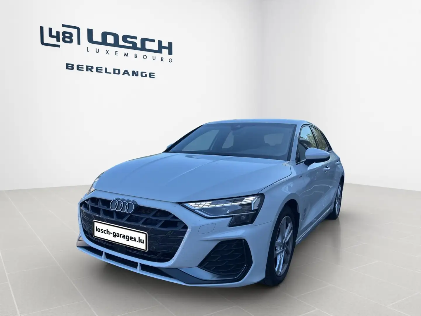 Audi A3 S line Белый - 1