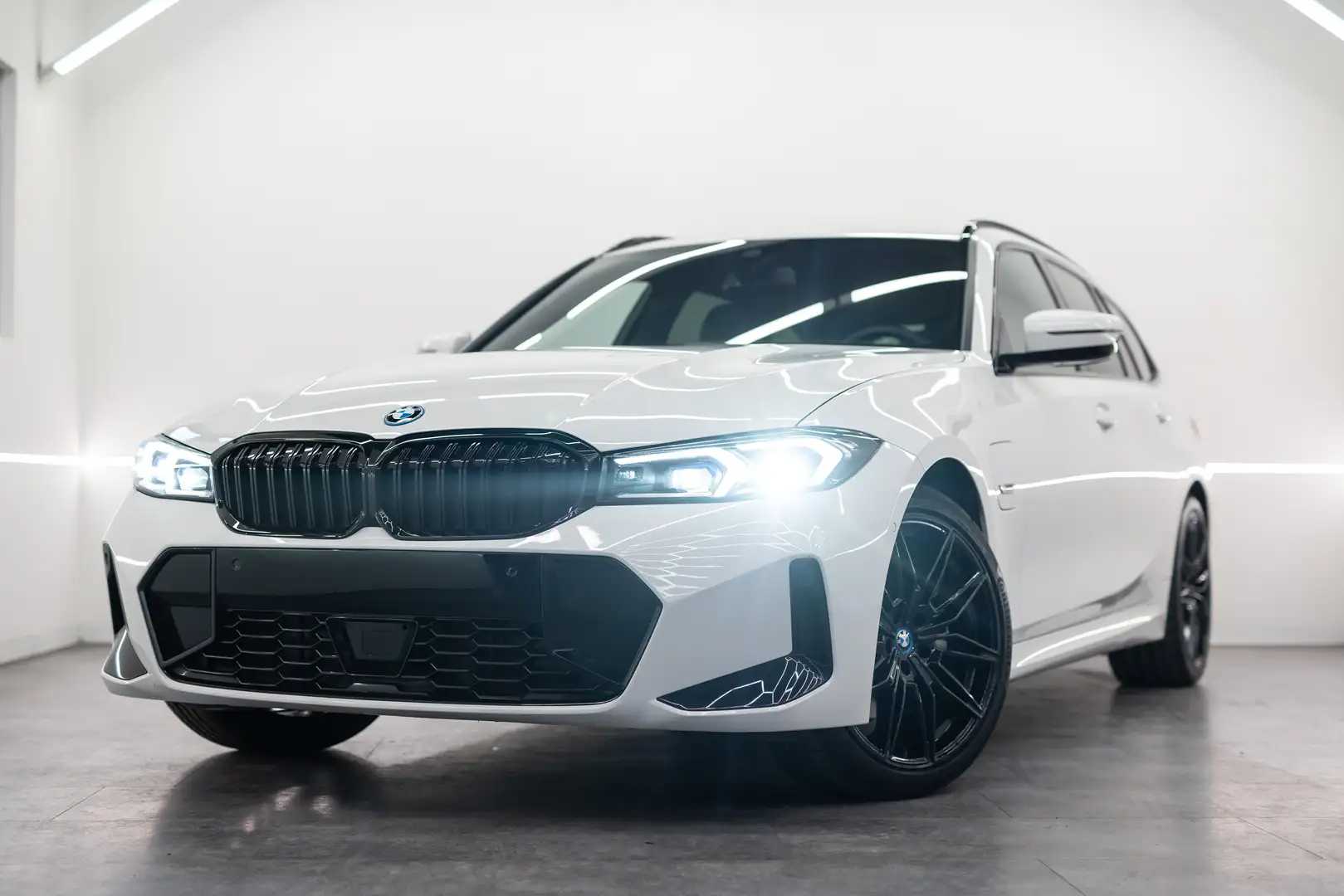 BMW 330 e Touring Msport auto Blanc - 2