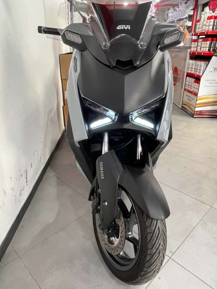 Yamaha X-Max 300 Tech Max