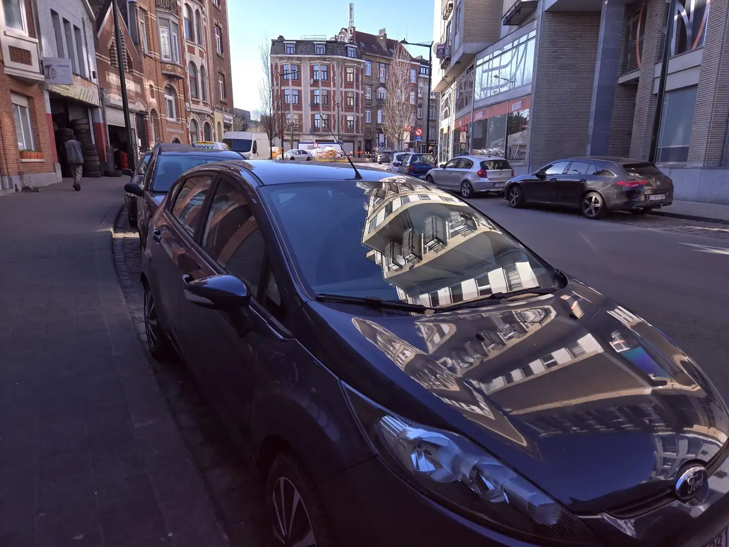 Ford Fiesta 1.25i Ambiente Gris - 1