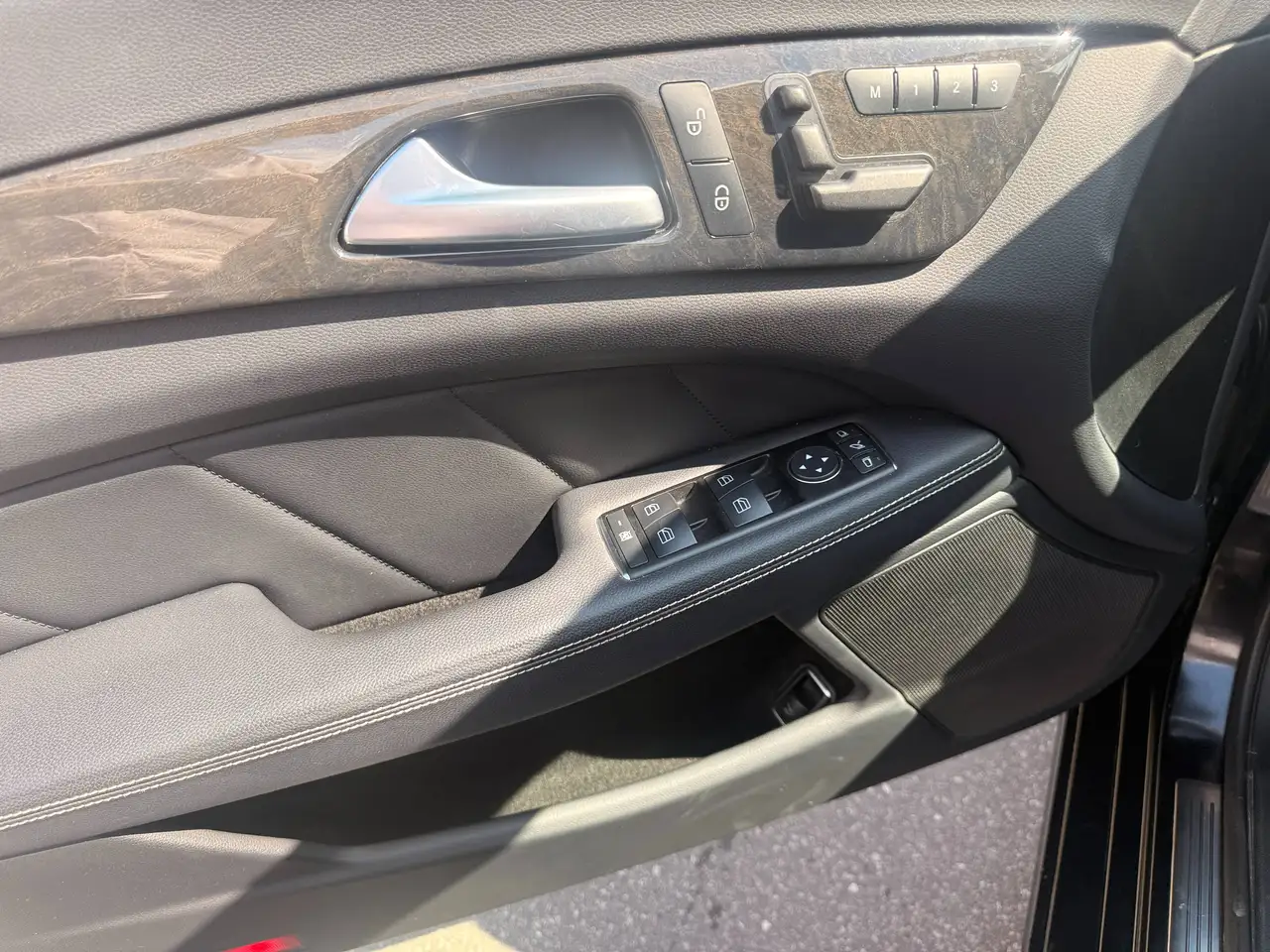 Mercedes-Benz CLS снимка Mercedes-Benz CLS
