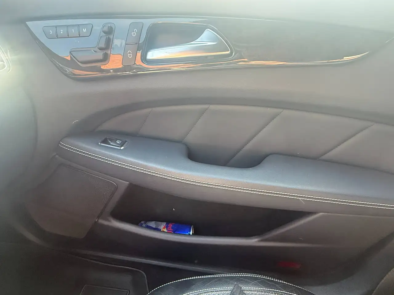 Mercedes-Benz CLS снимка Mercedes-Benz CLS
