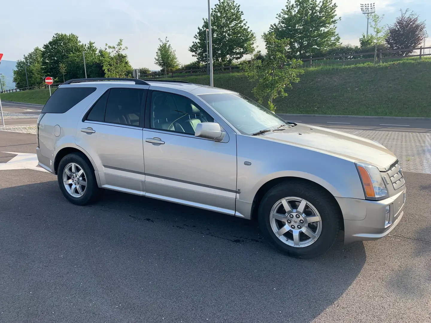 Cadillac SRX SRX I  3.6 V6 Elegance rwd srebrna - 1