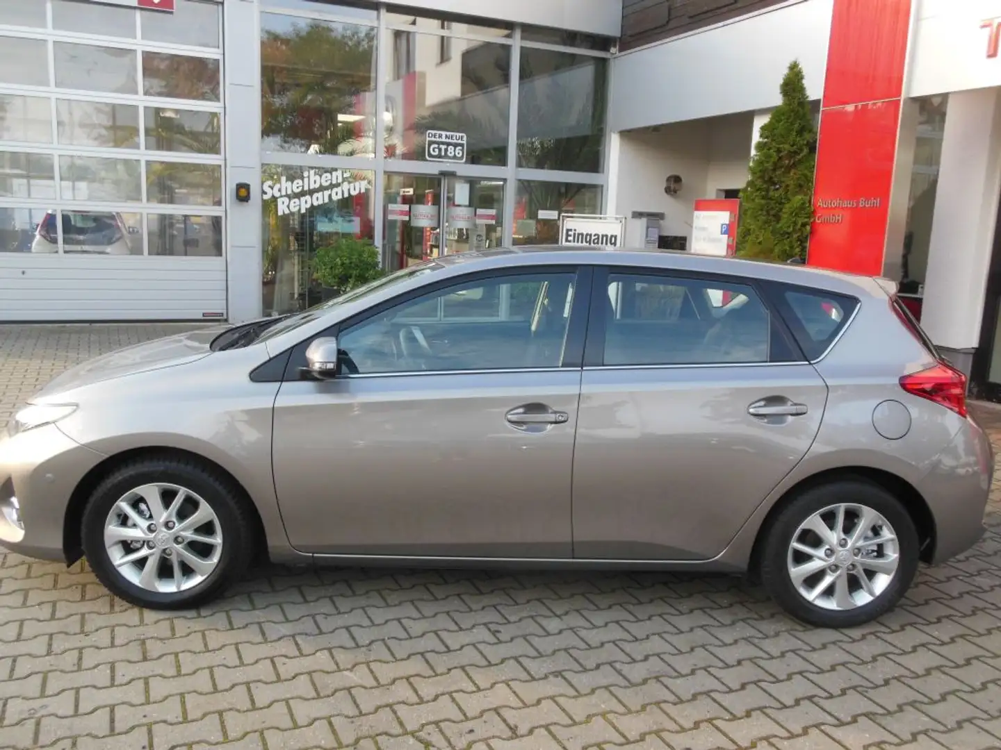 Toyota Auris 1.33 Dual-VVT-i START Edition Bronze - 2