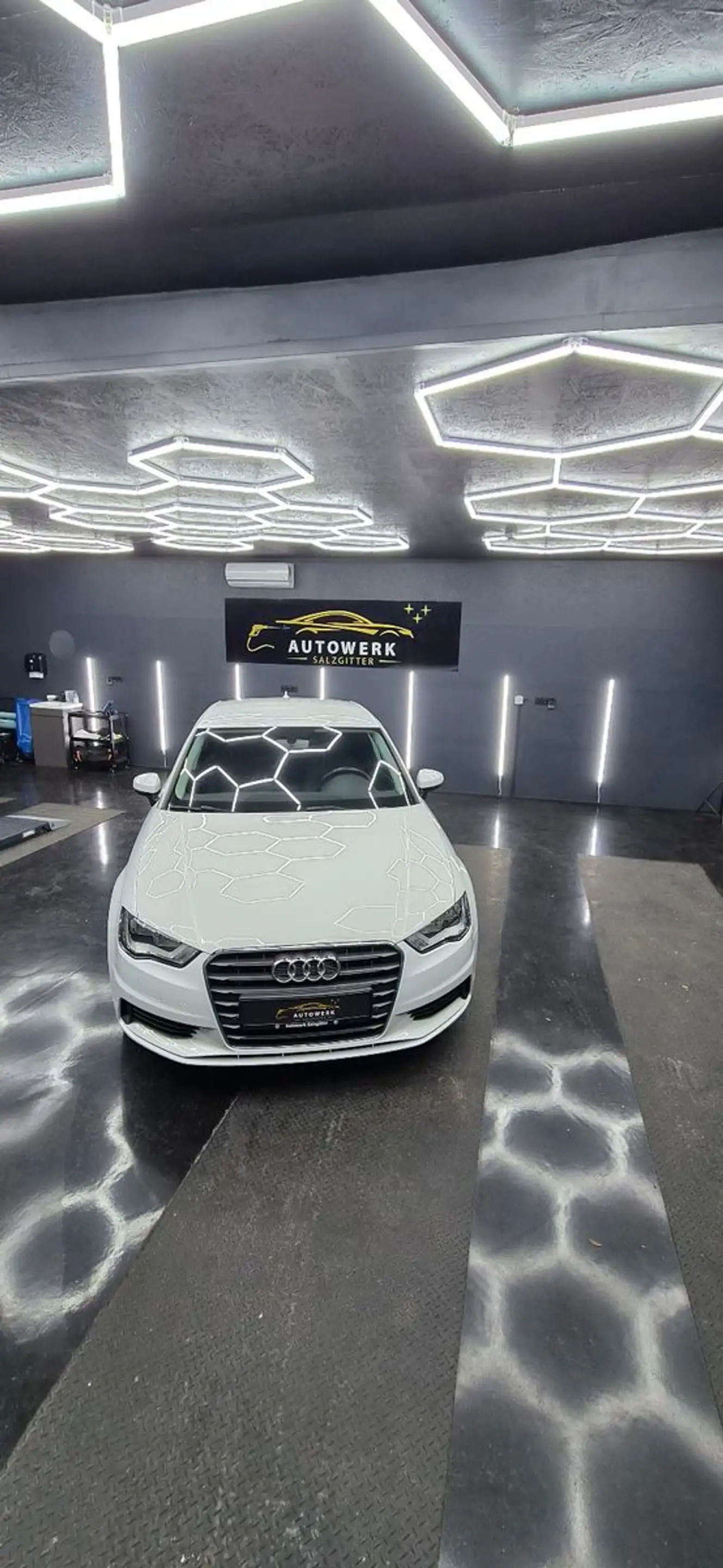 Audi A3 Limousine attraction Navi Shz. Top Gepflegt