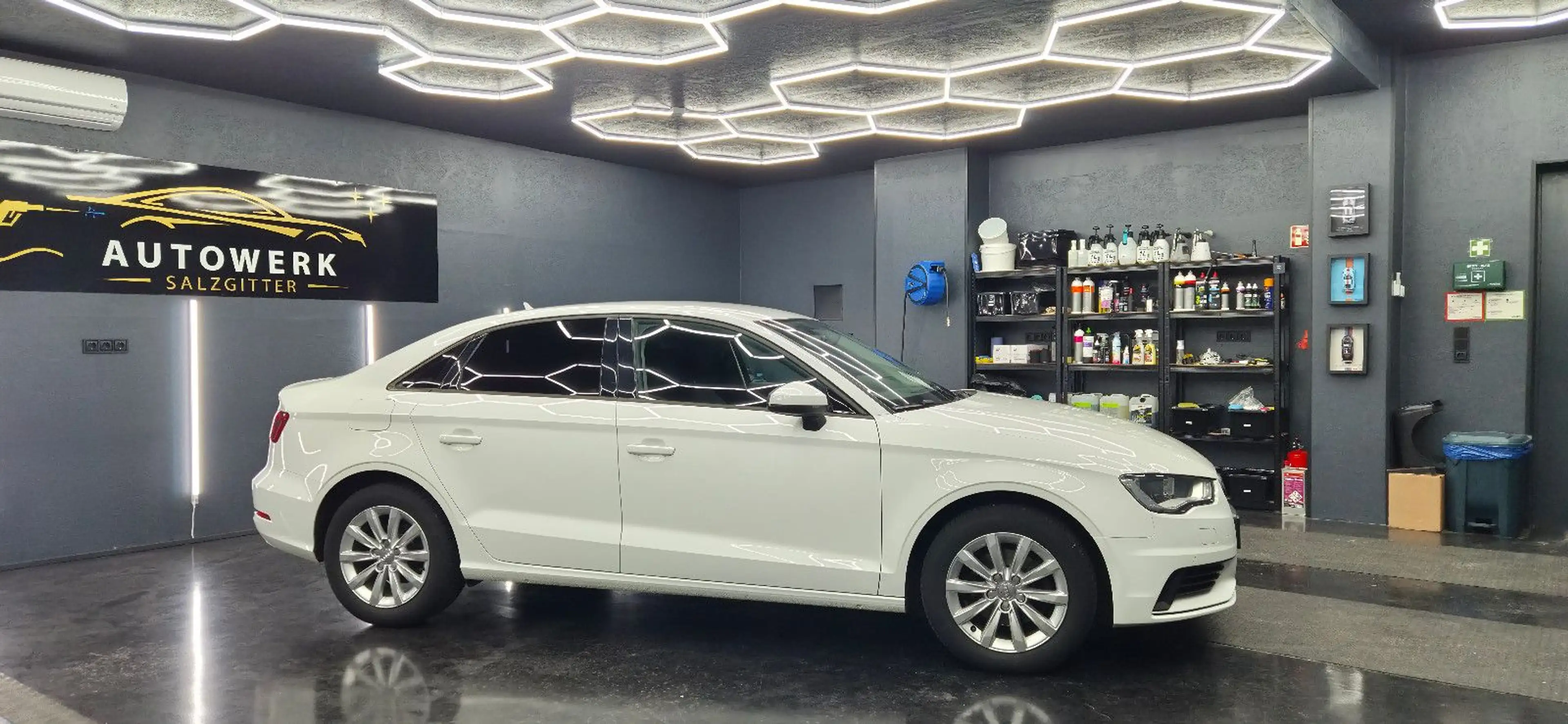 Audi A3 Limousine attraction Navi Shz. Top Gepflegt — photo 8