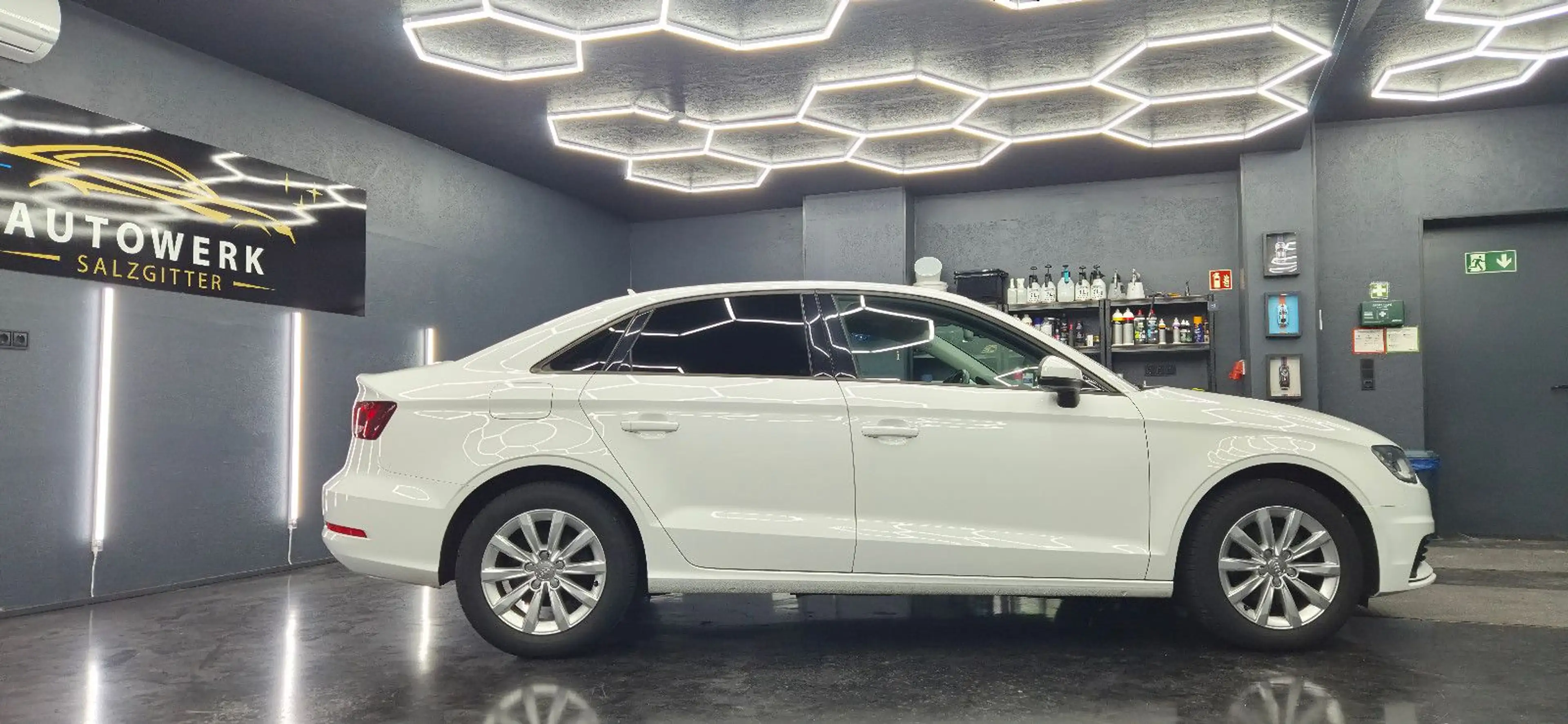 Audi A3 Limousine attraction Navi Shz. Top Gepflegt — photo 9