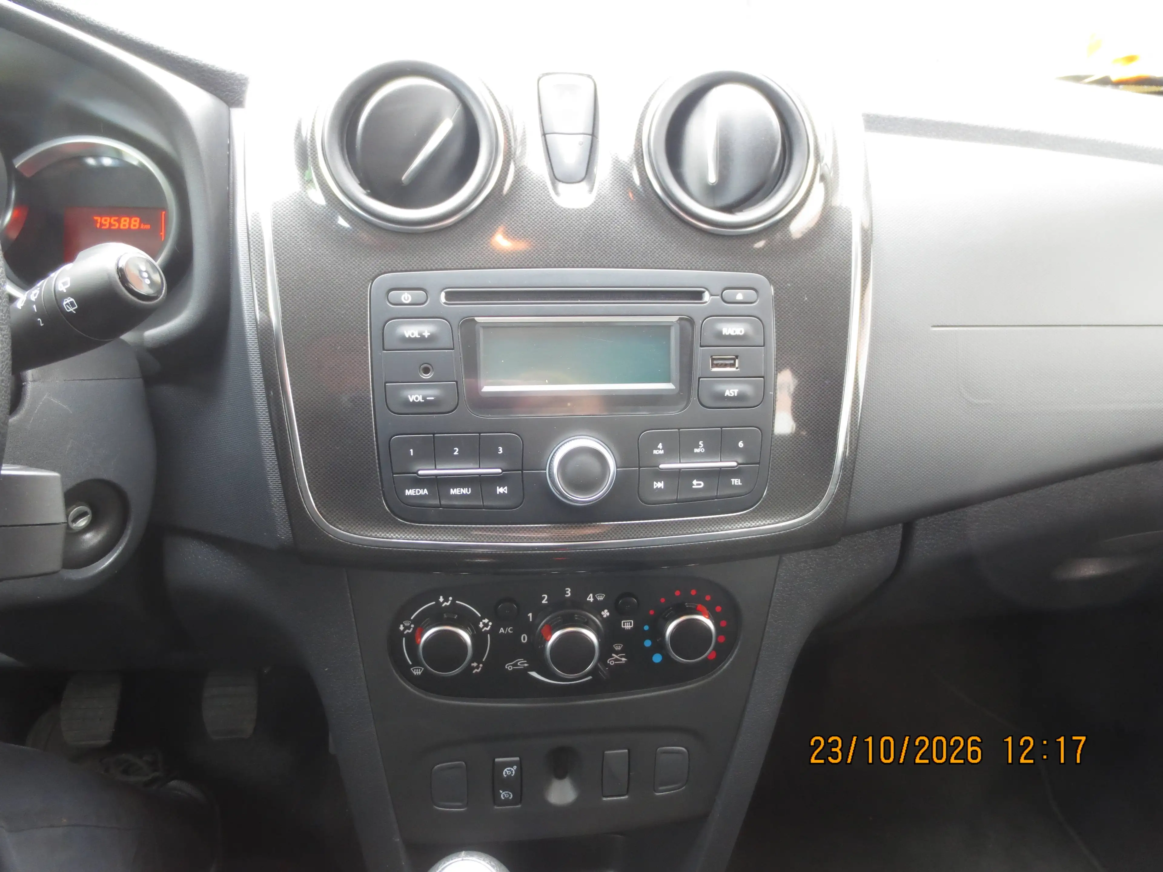 Dacia Sandero Comfort — photo 9