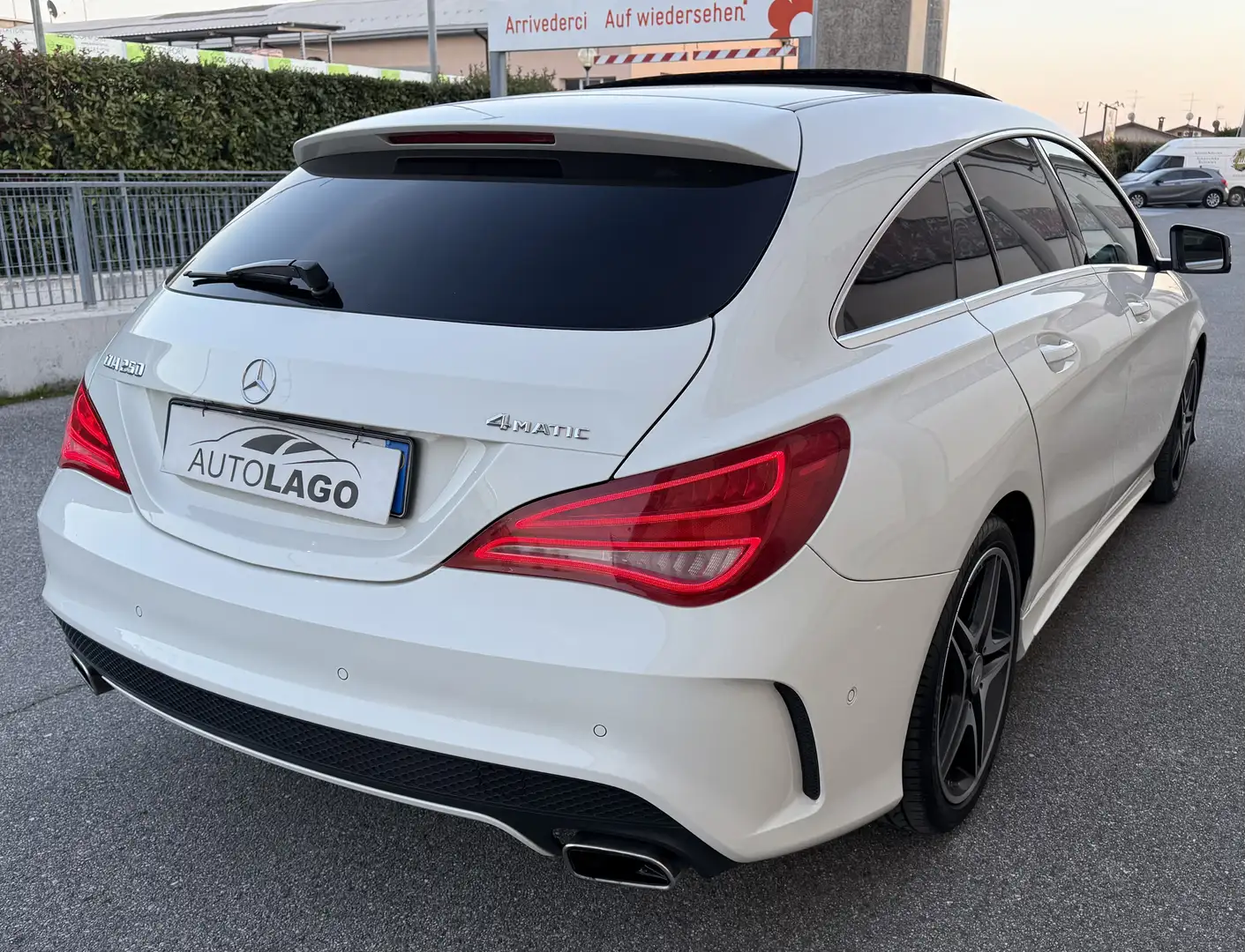 Mercedes-Benz CLA 250 Shooting Brake Premium Dark Night 4matic auto Weiß - 2