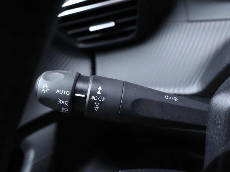 Peugeot e-2008 EV Blue Lease Active 50 kWh Sport (APPLE CARPLAY,N — photo 8